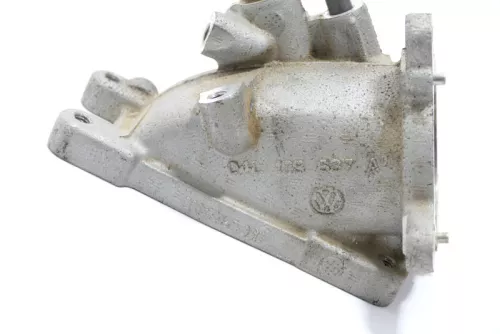 VW Golf A1 Anschlußstutzen Saugstutzen 2,0 TDI 04L128637A  ## (148181)