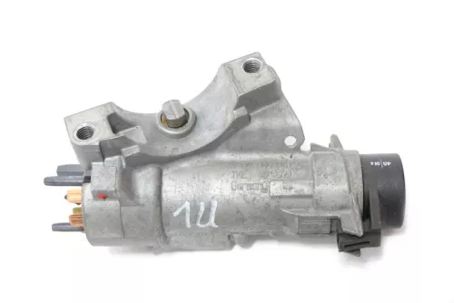 Skoda Octavia 1U Schloßsystem Türschloß 1x Funk Schlüssel Schloß Zündschloß Tür (148195)