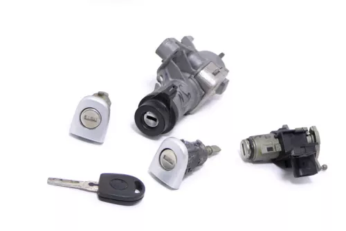 VW Polo 9N 9N3 Schloßsystem 2x Tür Heckschloß 1x Schlüssel Schloß Zündschloß