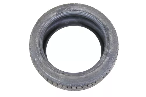 1x VW Golf 5 9N 6Y Reifen 235/45 R17 94V Sommerreifen ca. 7,5mm NUR REIFEN