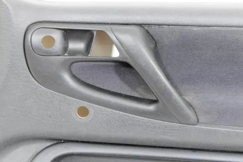 1x Polo 6N Türverkleidung Verkleidung Tür vorne rechts 2/3-Türer schwarz Griff (149019)