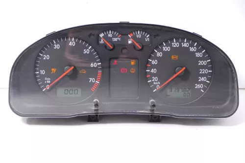VW Passat 3B Tacho Tachometer Kombiinstrument 319.000km 09051969901 1,6 74kw AHL