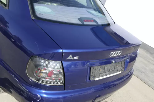 Audi A4 B5 Heckklappe hinten Klappe Kofferraumklappe Limousine blau LZ5K (150204)