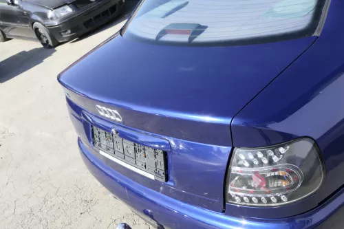 Audi A4 B5 Heckklappe hinten Klappe Kofferraumklappe Limousine blau LZ5K (150204)