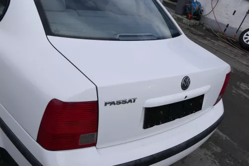 VW Passat 3B Limousine Heckklappe Klappe hinten Kofferraumklappe weiß LB9A (150669)