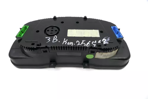 VW Passat 3B Tacho Tachometer Kombiinstrument 256.000km 3B0920802A TDI (150906)