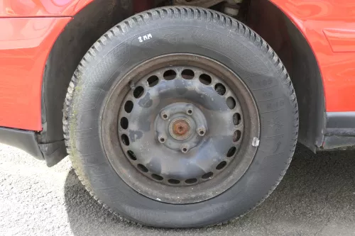 Audi A4 B5 A6 4B Passat 3BG Felgen Reifen Winterreifen M+S 195/65 R15 91T # 8mm (151369)