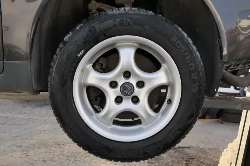 VW Passat 3BG Alufelgen Winterreifen Reifen 205/60 R15 91H KBA 43885 # 7mm