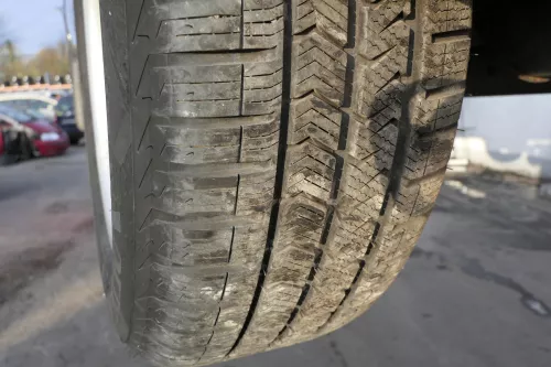 VW Passat 3BG Alufelgen Winterreifen Reifen 205/60 R15 91H KBA 43885 # 7mm (151724)