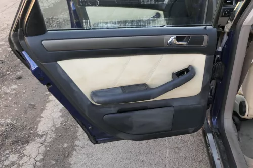 Audi A6 4B Türverkleidung Verkleidung Tür vorne hinten Leder besch melange beige (151789)