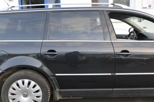 VW Passat 3B 3BG Kombi Variant Tür hinten rechts schwarz LC9Z black magic metalv