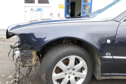 Audi A8 4D Kotflügel vorne links blau LZ5L 4D0821021A (152152)