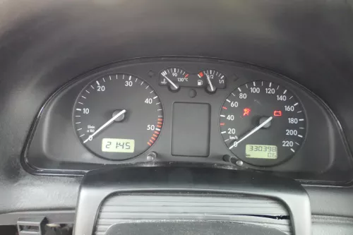 VW Passat 3B Tacho Tachometer Kombiinstrument 330.000km 3b0919860dx 1,9 TDI