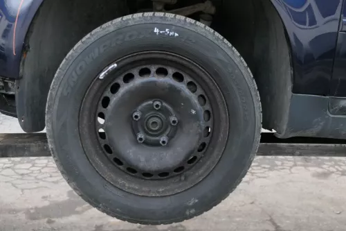 Skoda Superb 3U Passat 3BG Felgen Reifen Winterreifen M+S 205/60 R15 95H 4-6mm