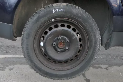 Skoda Superb 3U Passat 3BG Felgen Reifen Winterreifen M+S 205/60 R15 95H 4-6mm (152421)