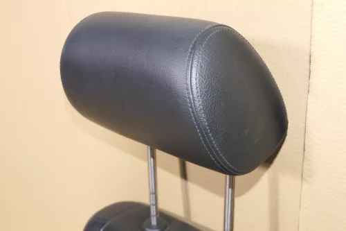 VW Passat 3B 3BG Golf 4 Kopfstütze Sitz Sitze vorne rechts oder links Leder schw (152561)