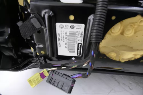 VW Caddy 3 2k Sitz Fahrersitz vorne links  rechts Beifahrersitz beide Sitze Goal (152611)