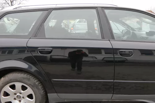 Audi A4 B7 8E Tür hinten rechts schwarz LY9B brillian Kombi mit Scheibe  Rahmen
