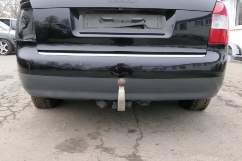 Audi A4 8E B6 Kombi Avant Stoßstange hinten mit Spoiler schwarz LY9B brilliant