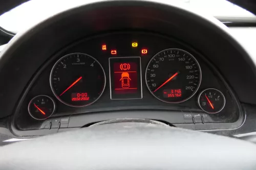 Audi A4 8E B6 Tacho Tachometer Kombiinstrument 355.000km 8E0920900M TDI Diesel