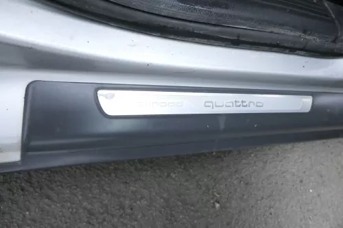 Audi A6 4F Blende Holm rechts unten Schweller Verkleidung Abdeckung Allroad (152976)