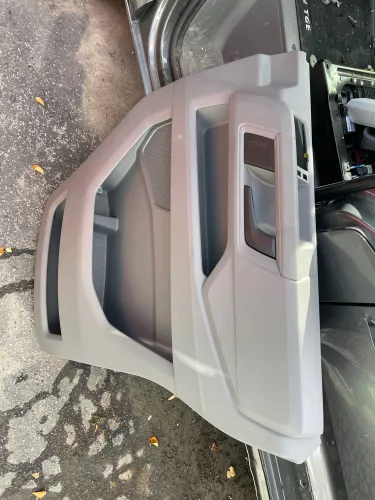 VW Crafter 7C MAN TGE Türverkleidung Verkleidung Tür vorne links grau (153150)