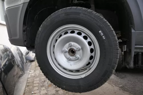 VW Crafter 7C MAN TGE Quattro Allrad Teile wird geschlachtet - hier Radschraube (153207)