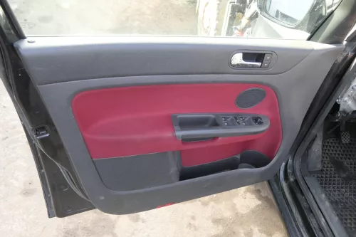 VW Golf Plus 5M 4x Türverkleidung Verkleidung Tür vorn hinten links rot (154921)