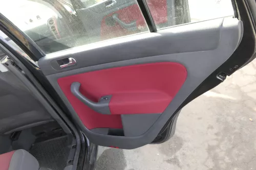 VW Golf Plus 5M 4x Türverkleidung Verkleidung Tür vorn hinten links rot (154921)