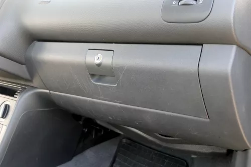 VW Lupo Seat Arosa Handschuhfach Fach Griff Klappe schwarz 6E1857101