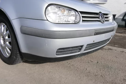 VW Golf 4 Stoßstange vorne Stoßfänger vorn vorne silber LB7Z satinsilber (155182)