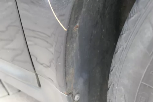 Audi A6 4B Kotflügel vorne rechts schwarz LZ9W (bis ca.Mitte 2001 passend  Delle (155740)