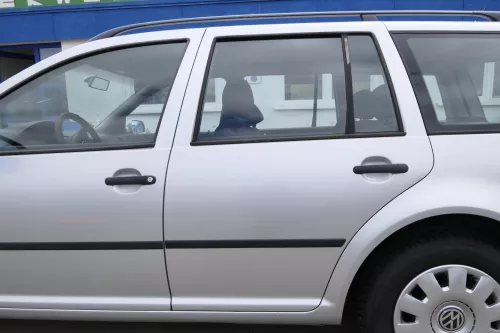 VW Golf 4 Bora Tür hinten links nur Kombi / Variant silber LA7W reflexsilber m 8