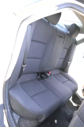 Audi A4 B6 B7 8E Limousine Sitz Rückbank Rücksitzbank hinten schwarz Ski durchre (156342)