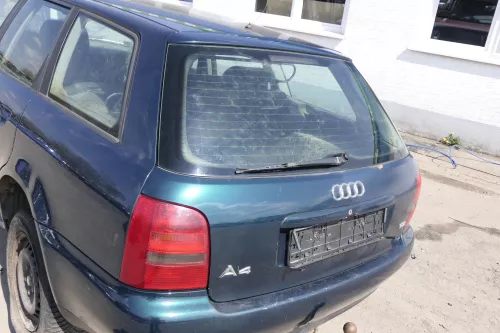 Audi A4 B5 Heckklappe hinten Klappe Kofferraumklappe Kombi grün LZ6U Scheibe (156432)
