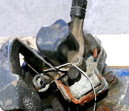 VW Golf 3 Getriebe CTN 1,9 TDI 66kw 90PS Schaltwelle 02A301233F Schaltgehäuse