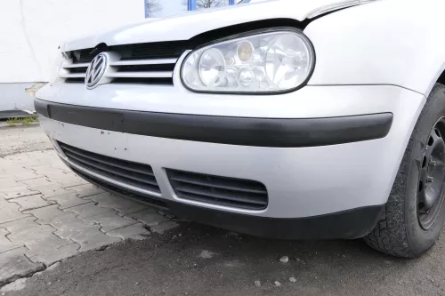 VW Golf 4 Stoßstange vorne Stoßfänger vorn vorne silber LB7Z satinsilber c (156539)