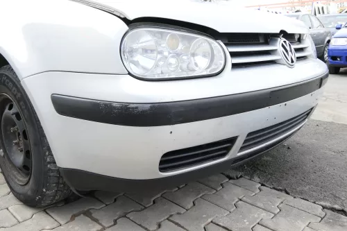 VW Golf 4 Stoßstange vorne Stoßfänger vorn vorne silber LB7Z satinsilber c (156539)