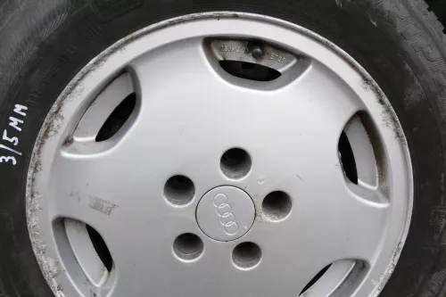 4x Audi A4 100 Alufelgen 195/65 R15 91T Winterreifen Reifen 3-6mm 441601025S (156573)