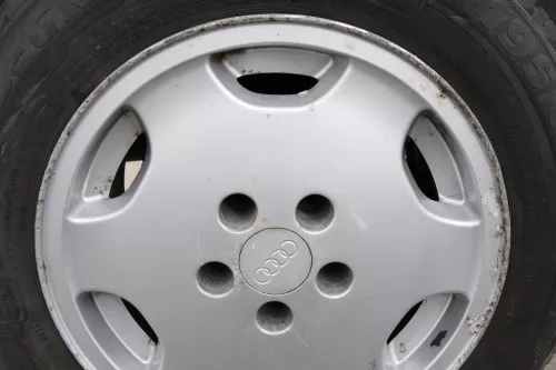 4x Audi A4 100 Alufelgen 195/65 R15 91T Winterreifen Reifen 3-6mm 441601025S (156573)