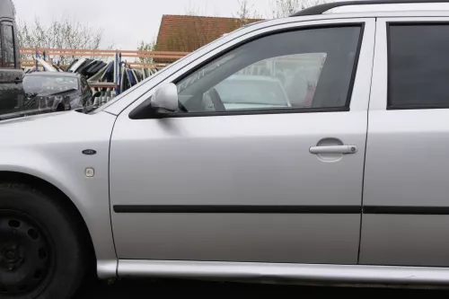Skoda Octavia 1U Kombi + Limo Tür vorne links Fahrertür silber grau LF7T 9102