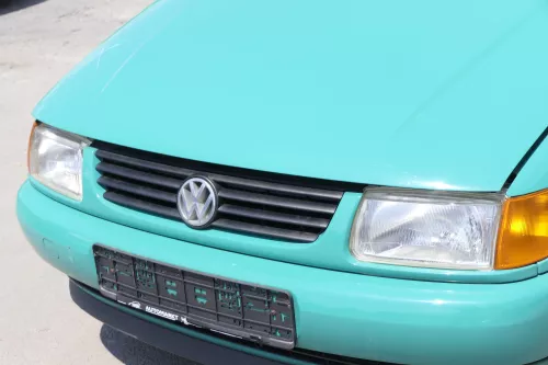 VW Polo 6N Kühlergrill Grillleiste vorne Leiste Grill VW grün LD6D (157295)