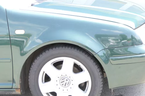 VW Bora Kotflügel vorne rechts original grün LC6M 1J5821022 (157456)