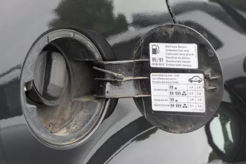 VW Golf 4 Limousine Tankdeckel Deckel Tank Tankverschluß schwarz LC9Z blackmagic (157710)