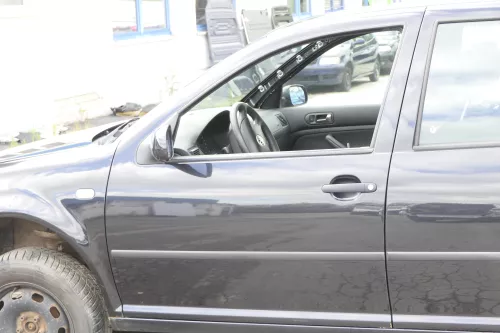 VW Golf 4 Bora Tür vorne links Fahrertür 4/5-Türer Kombi Variant schwarz LC9Z 82
