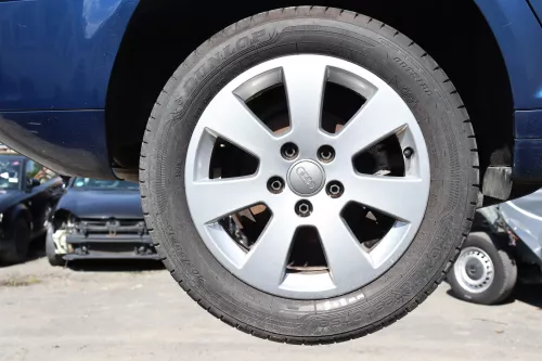 Audi A4 8E A3 8P Alufelgen 205/55 R16 91V Sommerreifen Reifen 3-8mm 8P0601025A (157981)