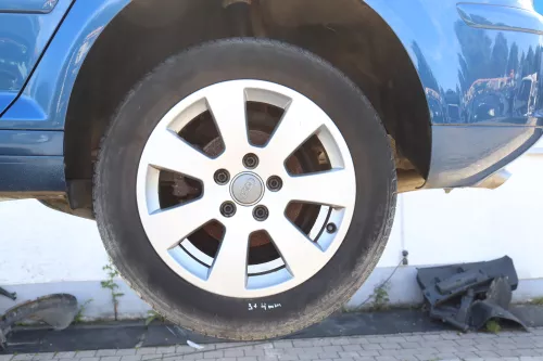 Audi A4 8E A3 8P Alufelgen 205/55 R16 91V Sommerreifen Reifen 3-8mm 8P0601025A (157981)