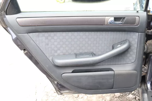 Audi A6 4B Türverkleidung Verkleidung Tür vorne +hinten links rechts swing schwa (157993)