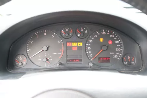 Audi A6 4B Tacho Tachometer Kombiinstrument 278.000km 4B0919860L 1.8 2,4 Benzin