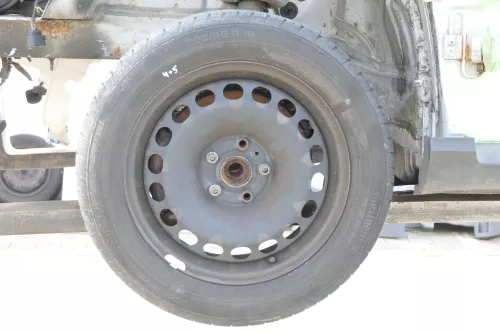 2x VW Golf 6 A3 8P 205/55 R16 91H Sommerreifen Felgen 6,5jx16H2 ET42 ca.4-5mm (158307)